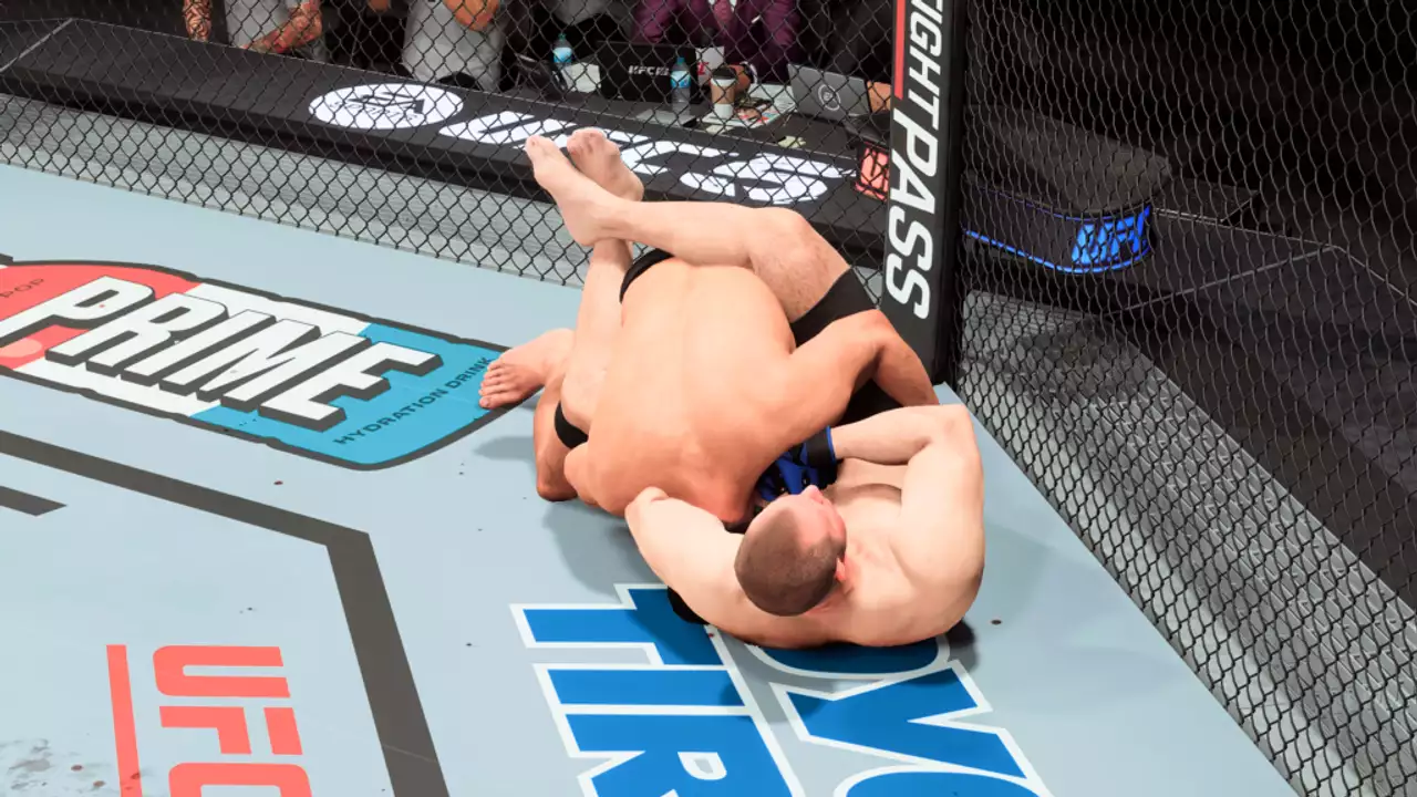 How To Do Clinch Submissions In UFC 5