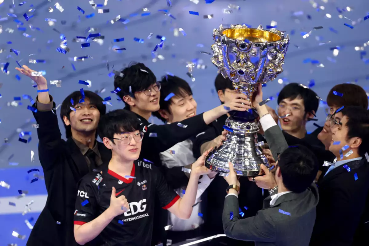 The Summoner's Cup, World Championship Trophy of League of Legends is  News Photo - Getty Images