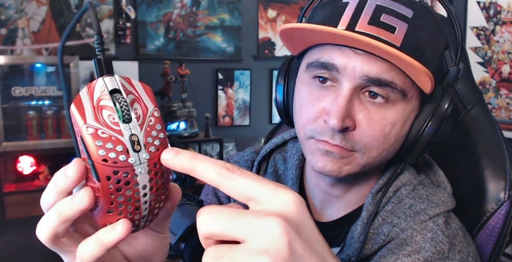 Summit1g shows off Finalmouse worth 100,000 USD | GINX Esports TV